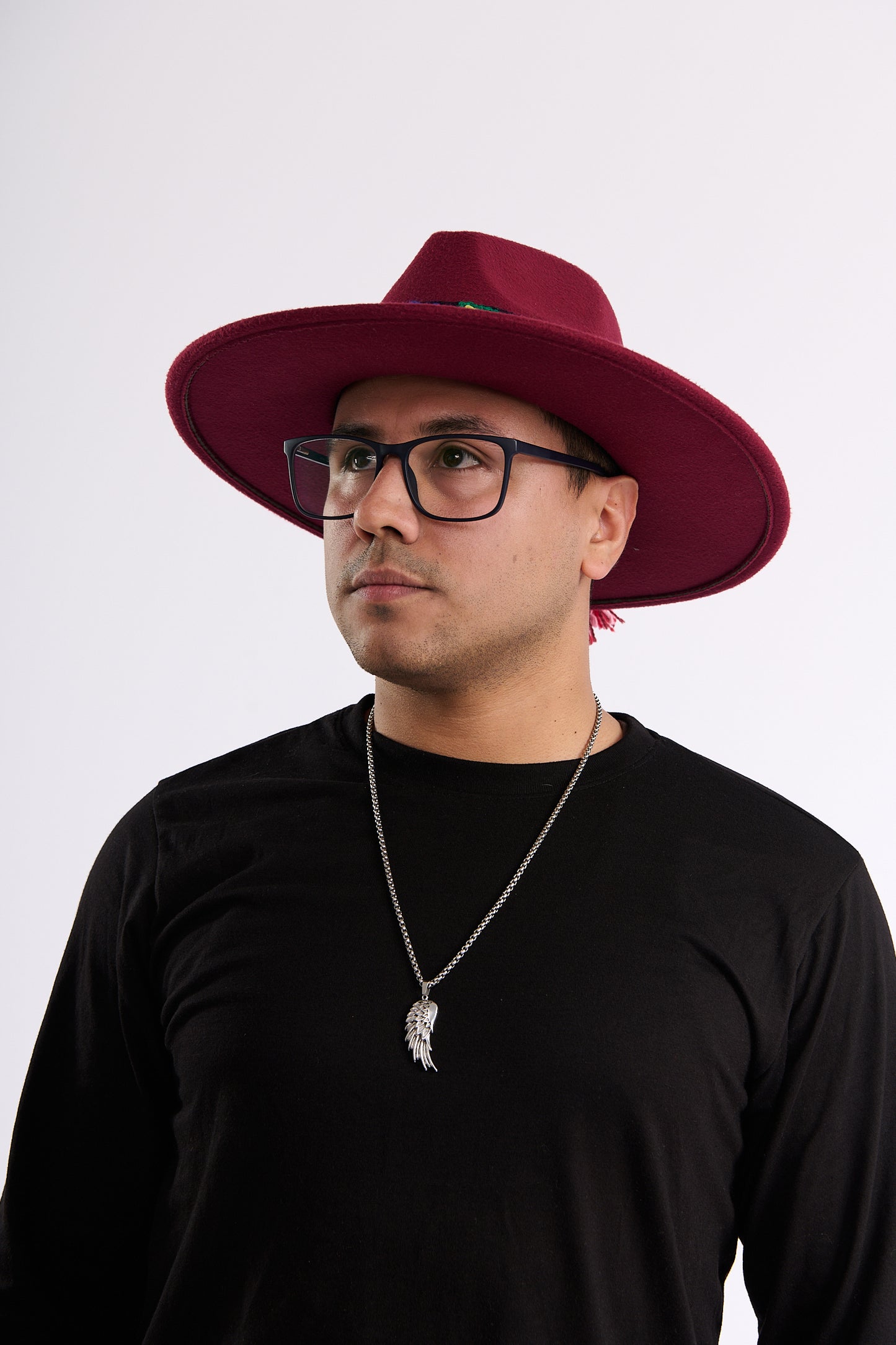 Sombrero de Fieltro Guinda con Cinta y Bordado Floral Artesanal