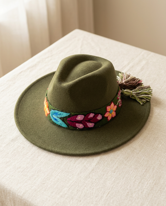 Sombrero Fedora de Fieltro Verde Olivo con Cinta y Bordado Floral Artesanal