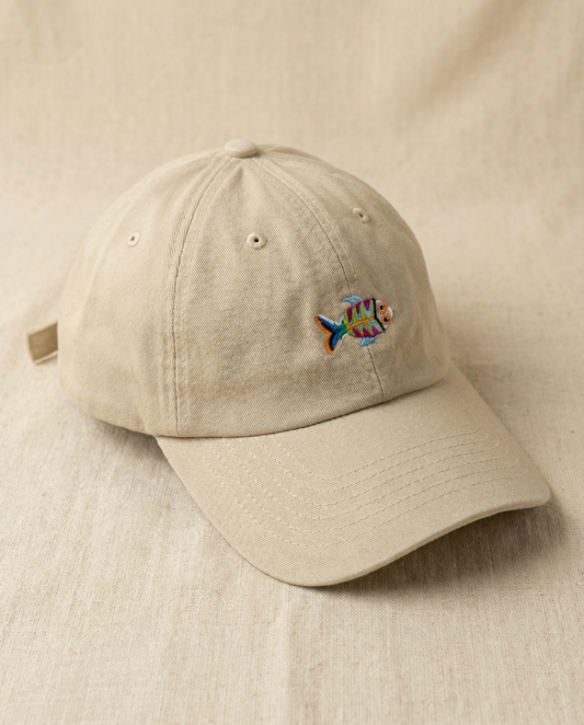 Gorra Bordada en Denim Crema – Pez Multicolor
