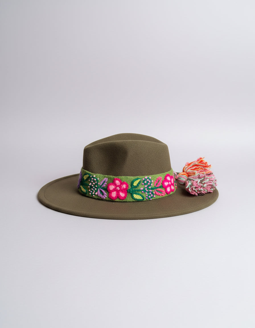 Sombrero de Fieltro Verde con Cinta y Bordado Floral Artesanal
