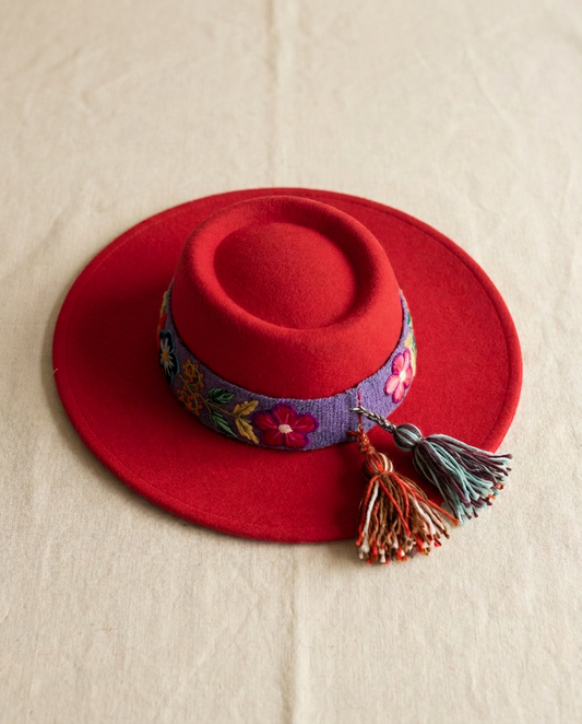 Sombrero Copa Oval Rojo con cinta y Bordado Floral en Mezcla de Hilo Alpaca