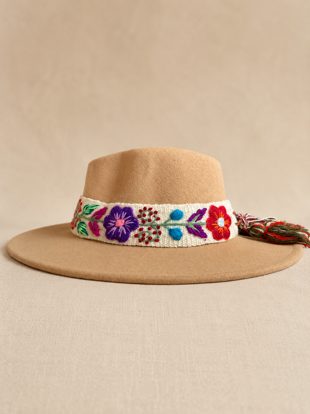 Sombrero Fedora de Fieltro Beige con Cinta y Bordado Floral Artesanal
