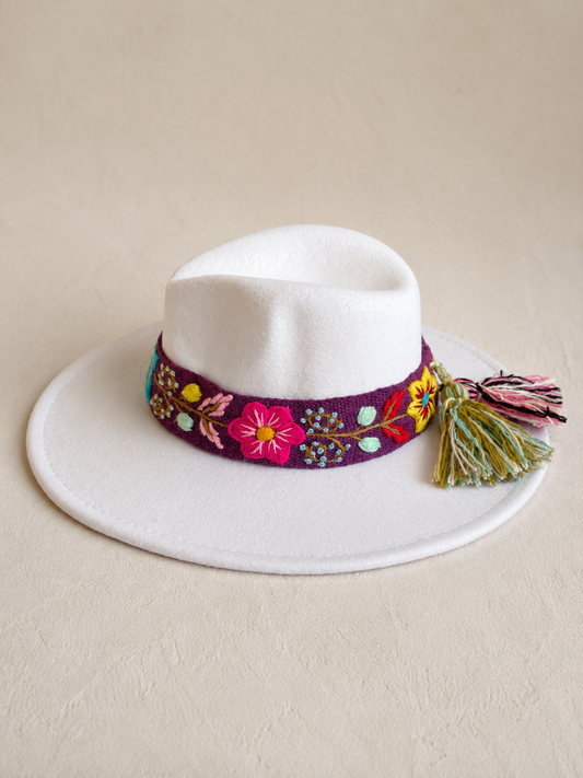 Sombrero Fedora de Fieltro Blanco con Cinta y Bordado Floral Artesanal