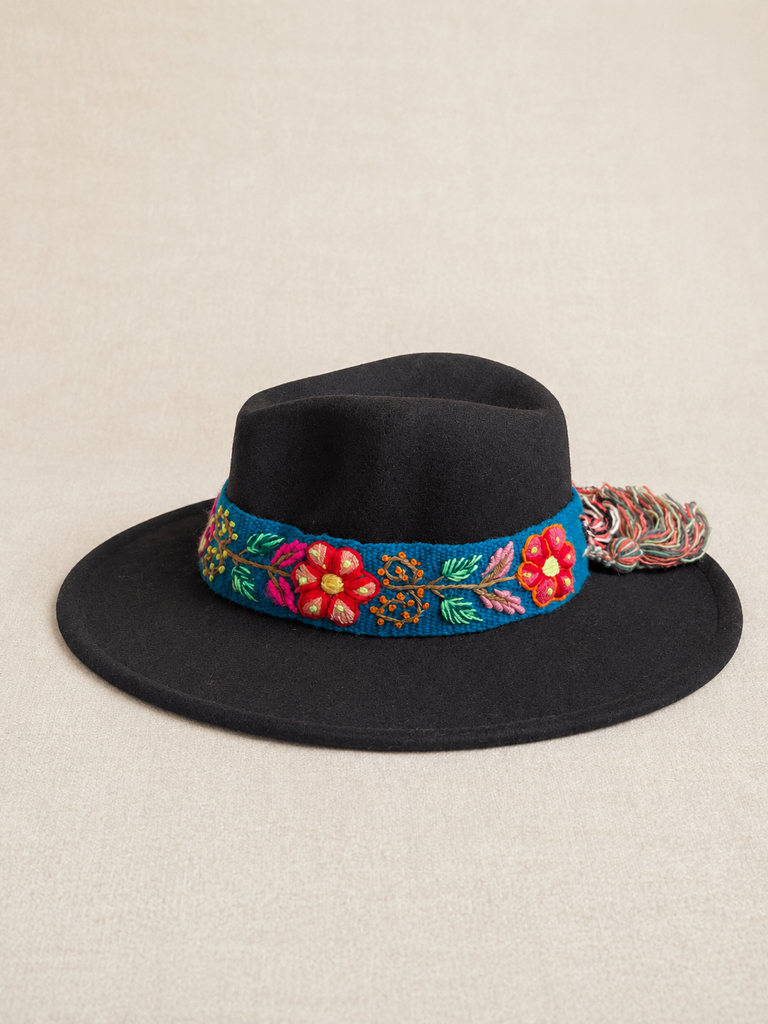 Sombrero Fedora de Fieltro Negro con Cinta y Bordado floral
