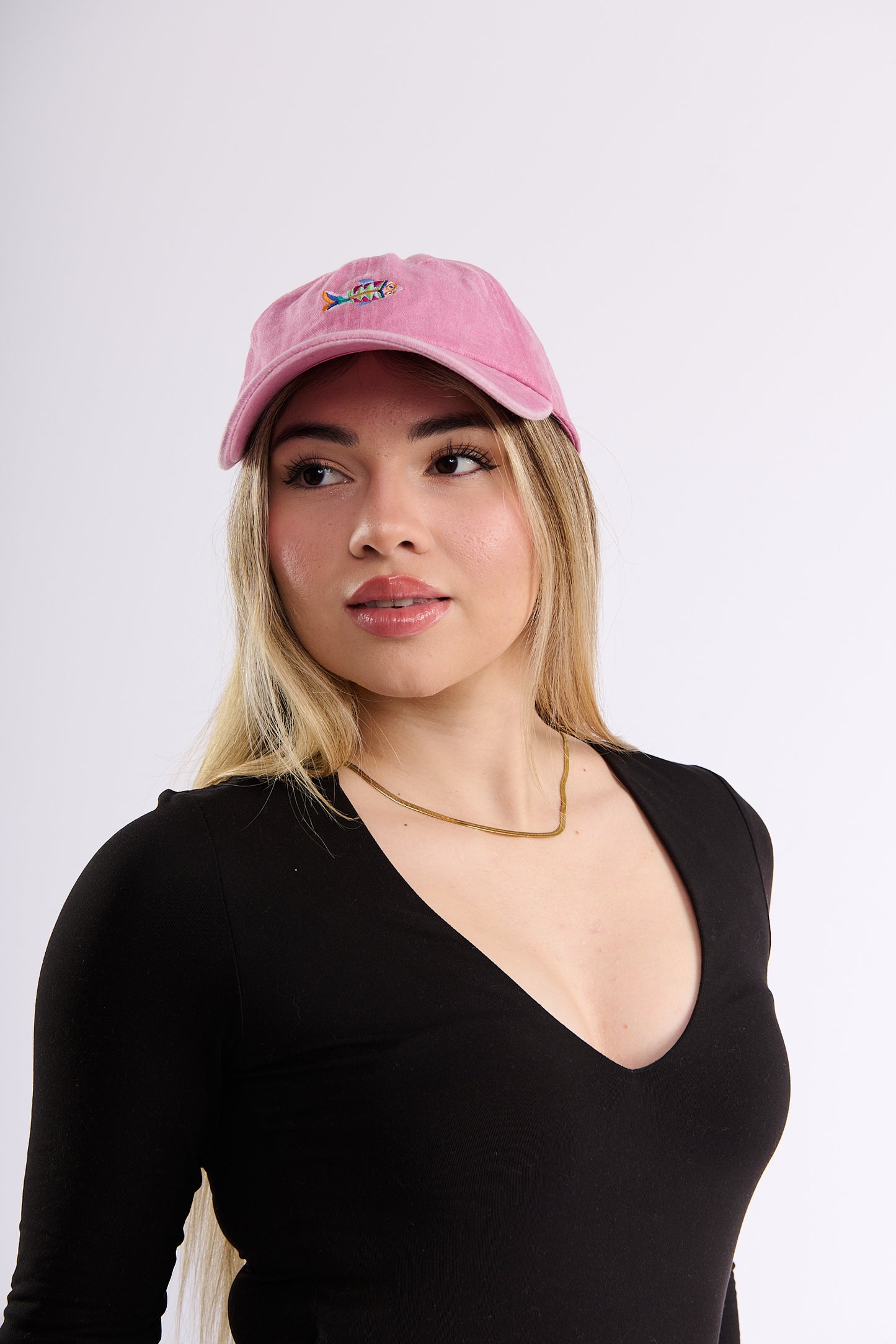 Gorra Bordada en Denim Rosado – Pez Multicolor