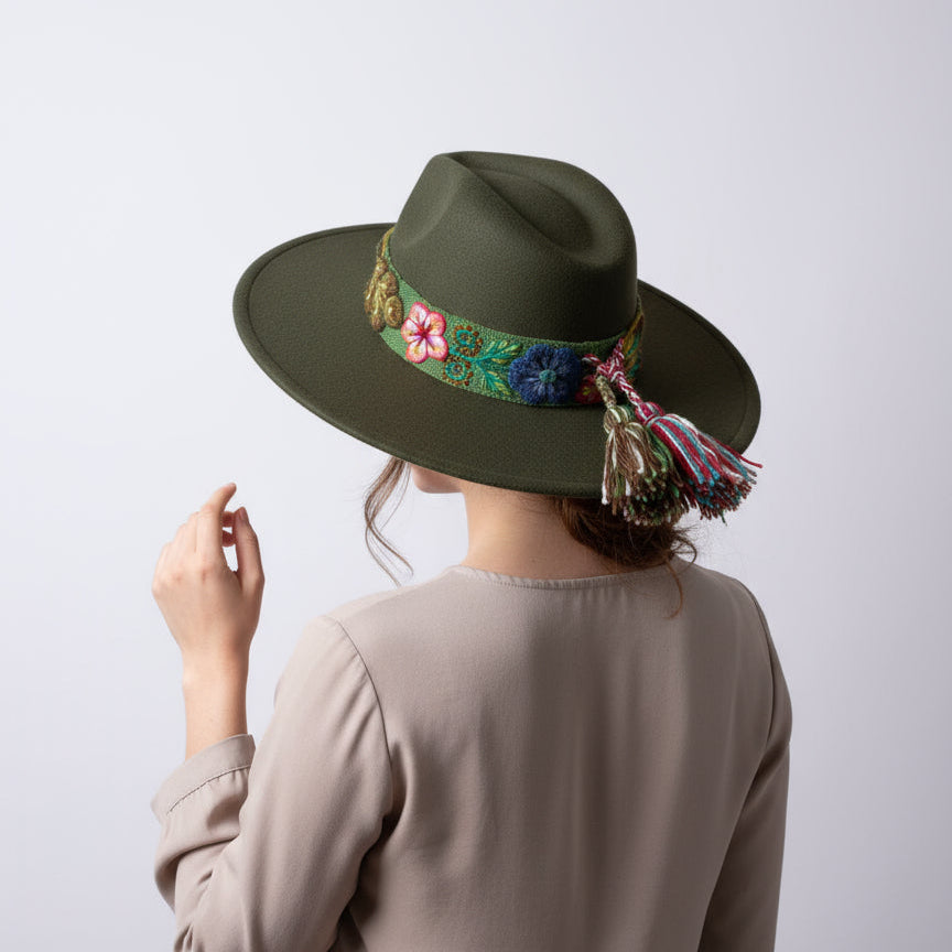 Sombrero de Fieltro Verde con Cinta y Bordado Floral Artesanal