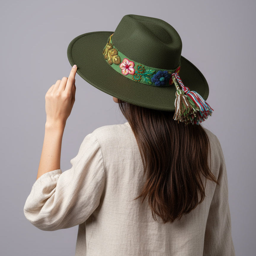 Sombrero de Fieltro Verde con Cinta y Bordado Floral Artesanal