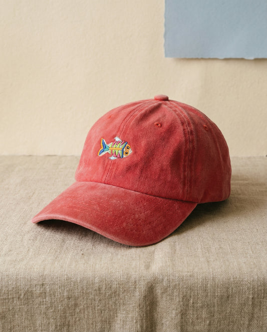 Gorra Bordada en Denim Rojo – Pez Multicolor