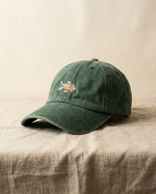 Gorra Bordada en Denim Verde – Pez Multicolor