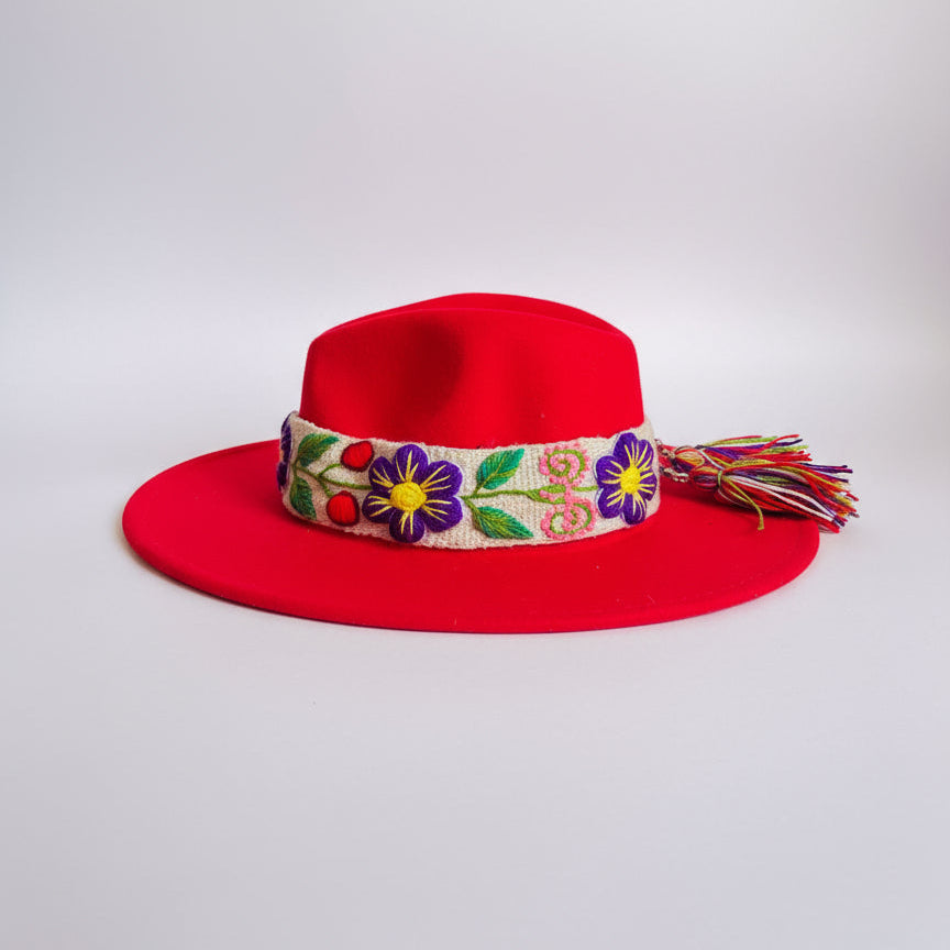 Sombrero de Fieltro Rojo Intenso con Cinta y Bordado Floral Artesanal