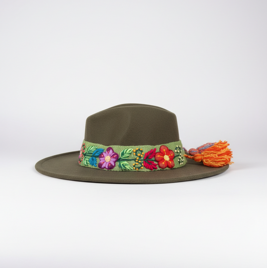 Sombrero de Fieltro Verde con Cinta y Bordado Floral Artesanal