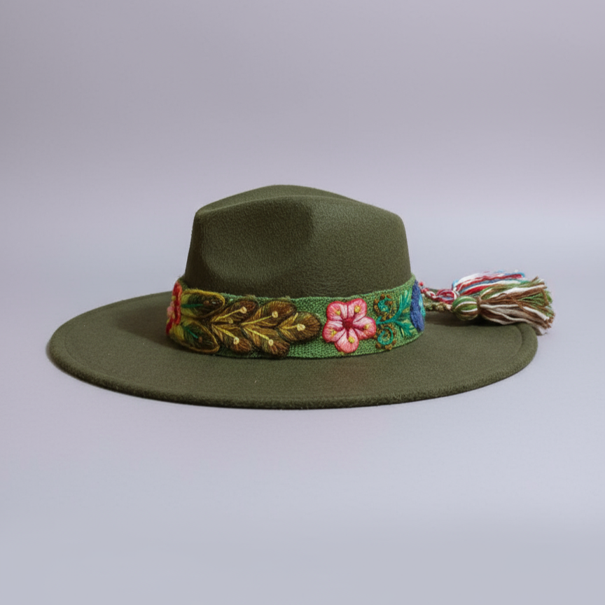 Sombrero de Fieltro Verde con Cinta y Bordado Floral Artesanal