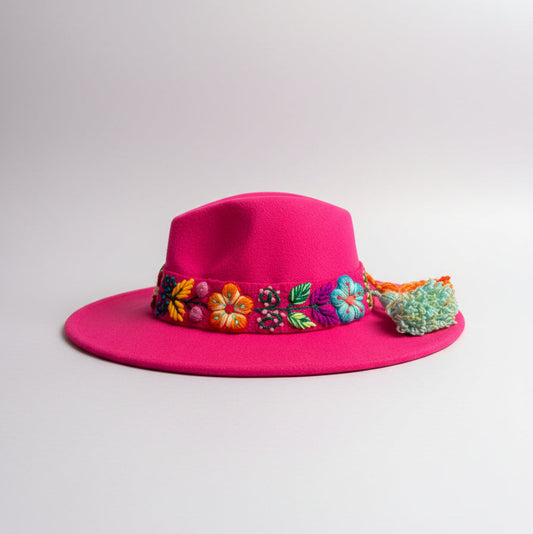 Sombrero de Fieltro Fucsia con Cinta y Bordado Floral Artesanal