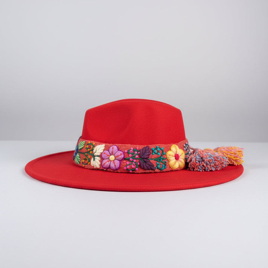 Sombrero de Fieltro Rojo Intenso con Cinta y Bordado Floral Artesanal