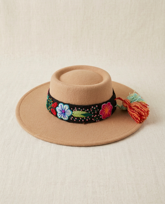 Sombrero Copa Oval Beige con cinta y Bordado Floral en Mezcla de Hilo Alpaca