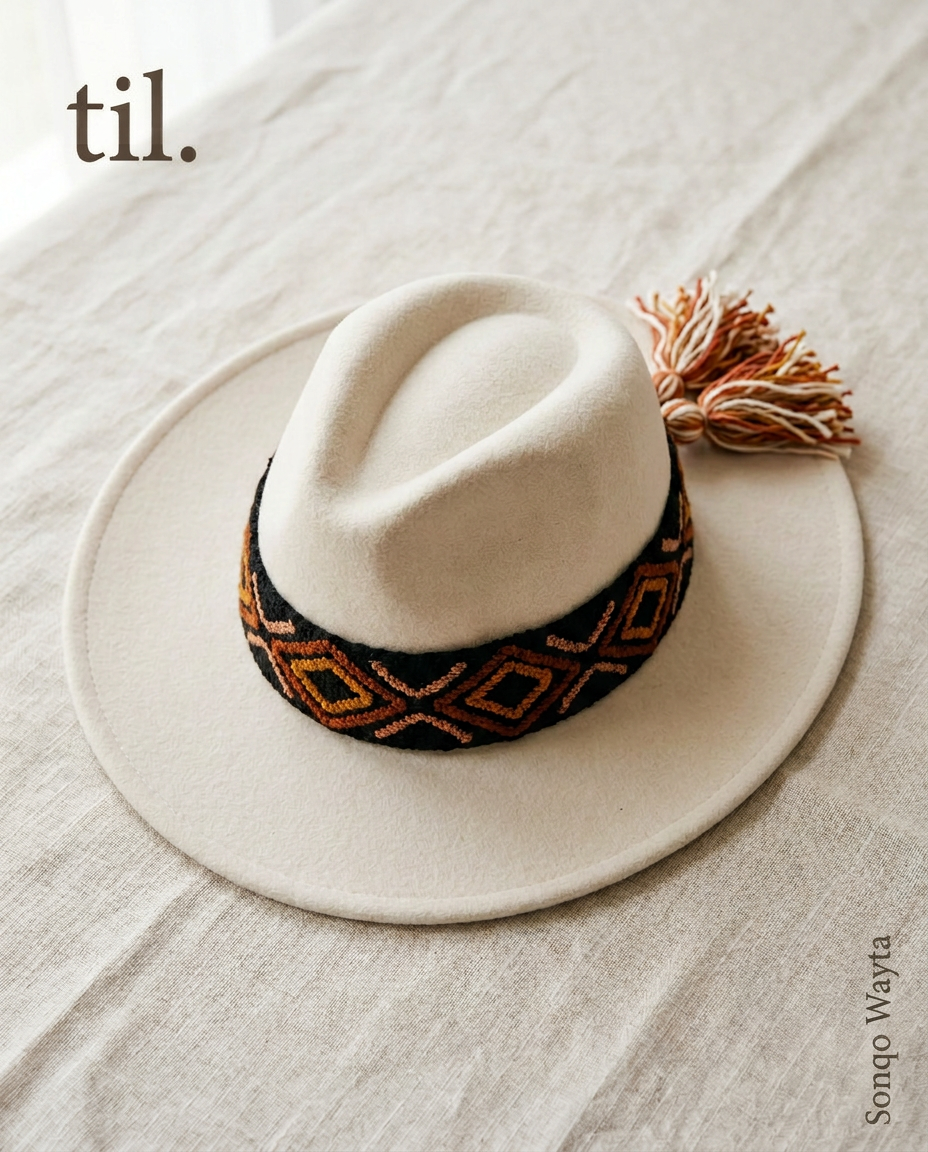 Sombrero Fedora de Fieltro Blanco con Cinta y Bordado geométrico