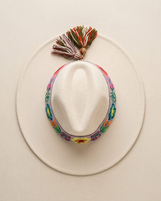 Sombrero Fedora de Fieltro Blanco con Cinta y Bordado Floral Artesanal