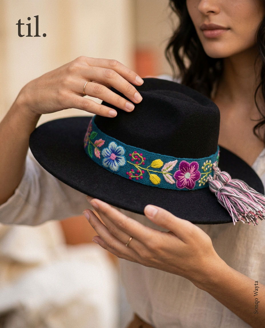 Sombrero Fedora de Fieltro Negro con Cinta y Bordado floral