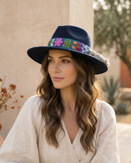 Sombrero Fedora de Fieltro Azul con Cinta y Bordado Floral Artesanal